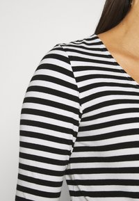 ONLY MATERNITY OLMJOY LIFE WRAP - Camisola de manga comprida - black