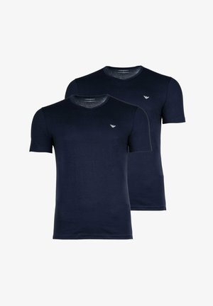 Dunkelblaues Baumwoll-T-Shirt mit kurzen Ärmeln und V-Ausschnitt. Mit kleinem Logo auf der Brust. Glatte Textur, klassischer Schnitt.