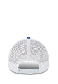 Weißes Mesh-Baseball-Cap mit blauer Druckknopfverschlüsse und Knopf oben, mit gebogenem Schirm und atmungsaktivem Design.