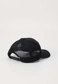 New Balance STACKED PATCH LOGO TRUCKER UNISEX - Cappellino - black