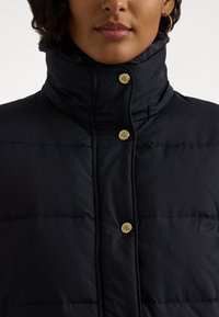 Lauren Ralph Lauren FAUX-FUR-TRIM HOODED DOWN COAT - Pūkinė striukė - dark navy