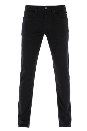 Jeans ajustados negros hechos de una suave mezcla de algodón. Presentan cinco bolsillos, cremallera y cierre de botón metálico. Textura suave y diseño minimalista.