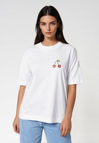 Mira Paris EMBROIDERY UNISEX TEE  - T-shirt print - white