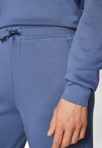ONLY Play ONPLOUNGE LIFE REG NOOS - Joggebukse - vintage indigo