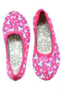 Rosa Stoffballerinas mit Einhorn- und Sternmustern, runden Zehen und elastischem Saum für eine optimale Passform. Strukturierte Innenausstattung.