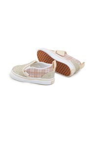 Sneaker slip-on con superiore glitterato dorato, dettagli in tessuto a quadri, rifiniture beige e suola in gomma testurizzata con motivo a nido d'ape.