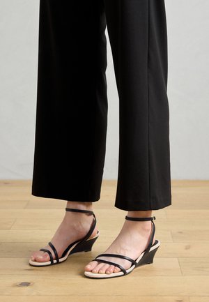 Pleištapadžiai sandalai - black/ivory