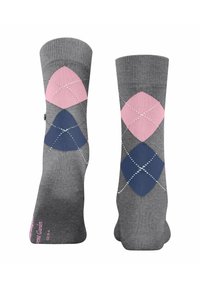 Calcetines grises con un patrón de argyle en tonos rosa y azul marino, acentuados con costuras blancas. Textura suave, altura a media pantorrilla.