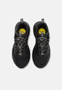 Buffalo TRIPLET HOLLOW - Trainers - black