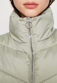 JDY FINNO PADDED NEW - Strukirani kaput - seagrass/silver