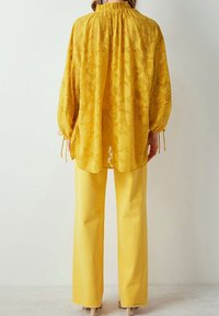 Ipekyol Blůza - mustard yellow