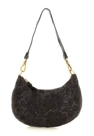 Borsa a mezzaluna in pelle nera con motivi floreali in rilievo, chiusure in tono oro e un singolo manico corto.