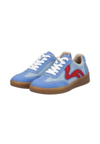 Blue leather athletic shoes with red accents, featuring white laces, a gum sole, and stitching details in a sleek design.