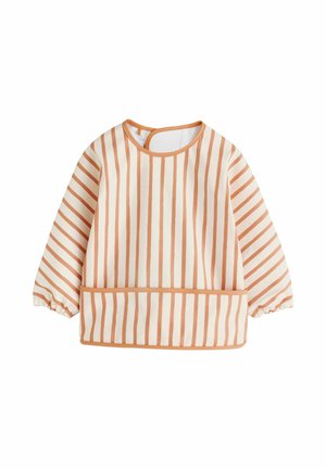 Baby-Lätzchen mit langen Ärmeln, orange-weißen vertikalen Streifen und elastischem Bündchen, zum Schutz der Kleidung während der Mahlzeiten.
