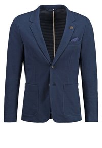 Mörkblå herrblazer med två frampå fickor, tvåknappslås, slagkrage, randig innerfoder och en prickig ficknäsduk.