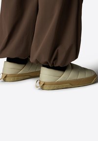 The North Face NUPTSE - Polobotky - gravel khaki stone