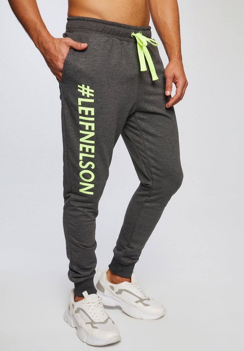 Herren Chinos | Leif Nelson GYM Jogginghose anthrazit gelb/anthrazit - OQ71737 Herren Chinos | Leif Nelson GYM Jogginghose anthrazit gelb/anthrazit - OQ71737