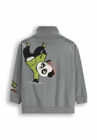 Szara bluza z kapturem z grafiką pandy w zielonym i czarnym, wykonującej stójkę na plecach, z wysokim kołnierzem i żeberkowymi mankietami.