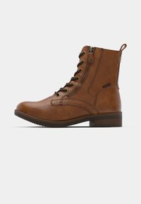 Brun läderankelstövel med sidodragkedja, snörning fram, dragflik vid hälen och låg staplad klack, visas i profil mot en vit bakgrund.