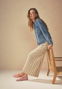 Next WIDE FIT FOREVER COMFORT MARY JANE - Bailarinas con hebilla - pink white