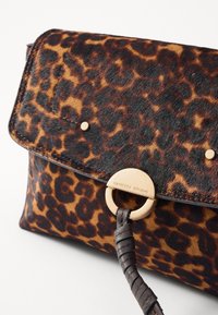 Vanessa Bruno Cross body bag - fauve