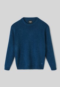 Pull en tricot bleu avec un col rond, des manches longues et des bords côtelés. Présente une texture douce et un design minimaliste.