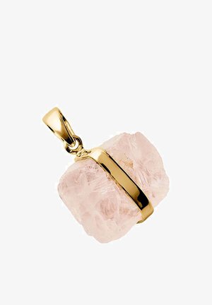 Colgante de cristal de cuarzo rosa áspero sostenido por una banda metálica dorada pulida y una anilla para sujetarlo al collar.