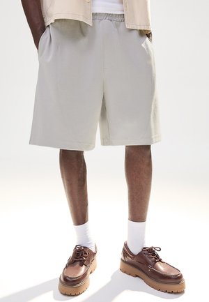 Bershka CHUNKY SOLE - DECK - Csónakcipők - brown