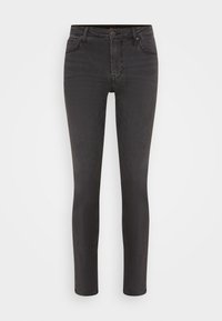 Vaqueros ajustados de mezclilla negra con una textura suave, diseño de cinco bolsillos y trabillas para cinturón, con cierre de botón y cremallera.