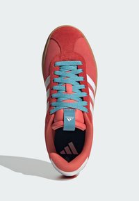 adidas Sportswear Sneakers basse - preloved scarlet   cloud white   collegiate red