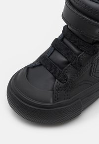 Converse PRO BLAZE STRAP UNISEX - Höga sneakers - black