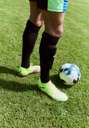 FUTURE 8 ULTIMATE - Chaussures de football pour terrain sec - yellow alert/black/sun struck