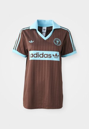 Maillot de sport brun avec un col bleu clair et des accents rayés. Le logo "Adidas" est affiché en évidence sur la poitrine.