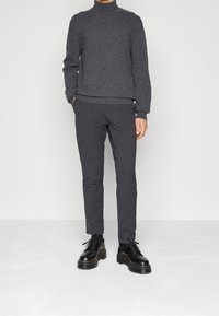 Calvin Klein Tygbyxor - mottled dark grey