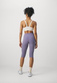 Nike Performance ONE CAPRI - Tights - daybreak/black