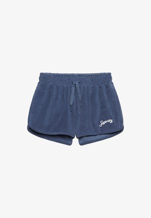 Pantalones cortos de rizo azul marino con cintura elástica, cordón, bolsillos laterales y logotipo "Superdry" bordado en blanco en la pierna izquierda.