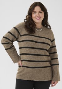 Pull rayé marron et noir avec un ourlet et des poignets côtelés, fabriqué dans un matériau doux avec une coupe décontractée et un col rond.