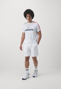 Lacoste Sport T-Shirt sport - white/hydro sierra red