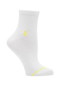 Calcetín blanco hasta el tobillo con texture acanalada, que presenta un logo amarillo y una raya amarilla en la puntera. Fabricado con material suave y transpirable.