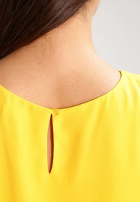 Zalando Essentials Bluse - dark yellow