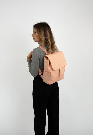 Larkson IDA - Reppu - peach
