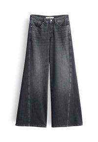Jean en denim noir à jambes larges avec décoloration, fermeture avant par bouton et zip, poches avant et arrière, et passants pour ceinture.