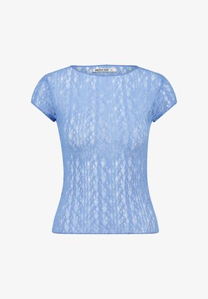 Helles blaues Kurzarm-Spitzentop mit Rundhalsausschnitt und halbtransparentem Blumenmuster, etikettiert mit "America Today".