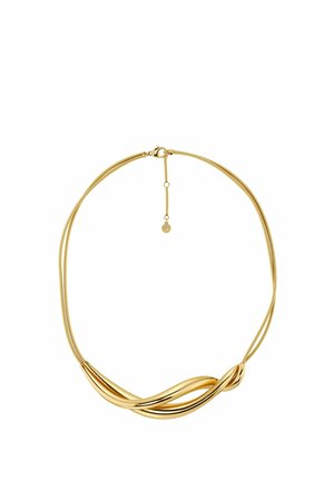 Collar de tono dorado con diseño tubular retorcido pulido y doble cadena, con cierre ajustable y pequeño colgante redondo.