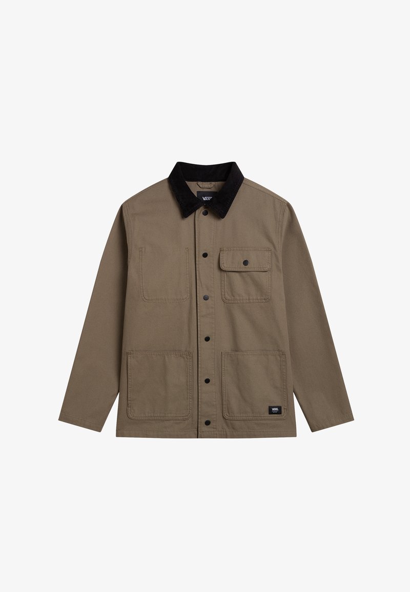 Veste marron à manches longues avec col noir, fermeture à boutons, une poche poitrine à rabat et deux poches plaquées basses à l'avant.
