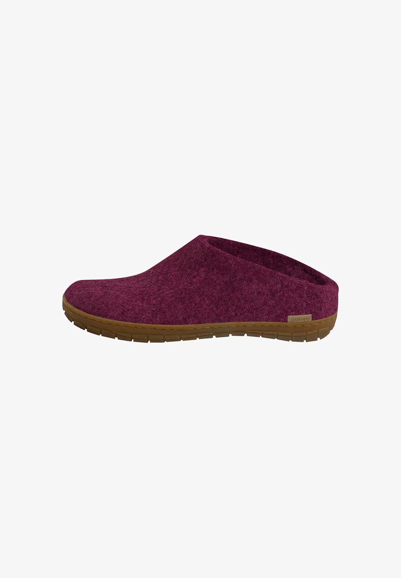 Vilt slip-on pantoffel in diep paars met een gebogen ontwerp, gestructureerde bovenkant en bruine rubberen zool. Eenvoudige, minimalistische stijl zonder versieringen.