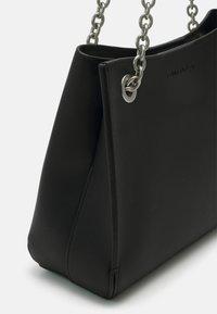 Calvin Klein Jeans SCULPTED SHOULDER BAG MONO - Borsa a mano - black/sharp green