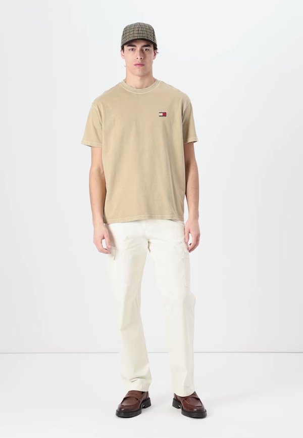 LABEL TEE - Basic T-shirt - relic tan tonal3
