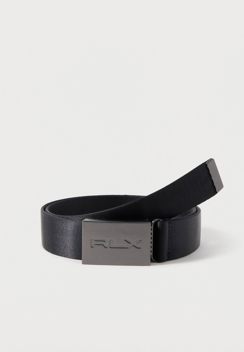 Μαύρη υφασμάτινη ζώνη τυλιγμένη με ορθογώνια μεταλλική αγκράφα χαραγμένη με το λογότυπο "RLX" σε απλό φόντο.