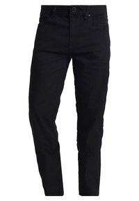 Jeans negros ajustados con cierre de botón y cremallera, estilo de cinco bolsillos y lazos para cinturón, presentados sobre un fondo blanco.